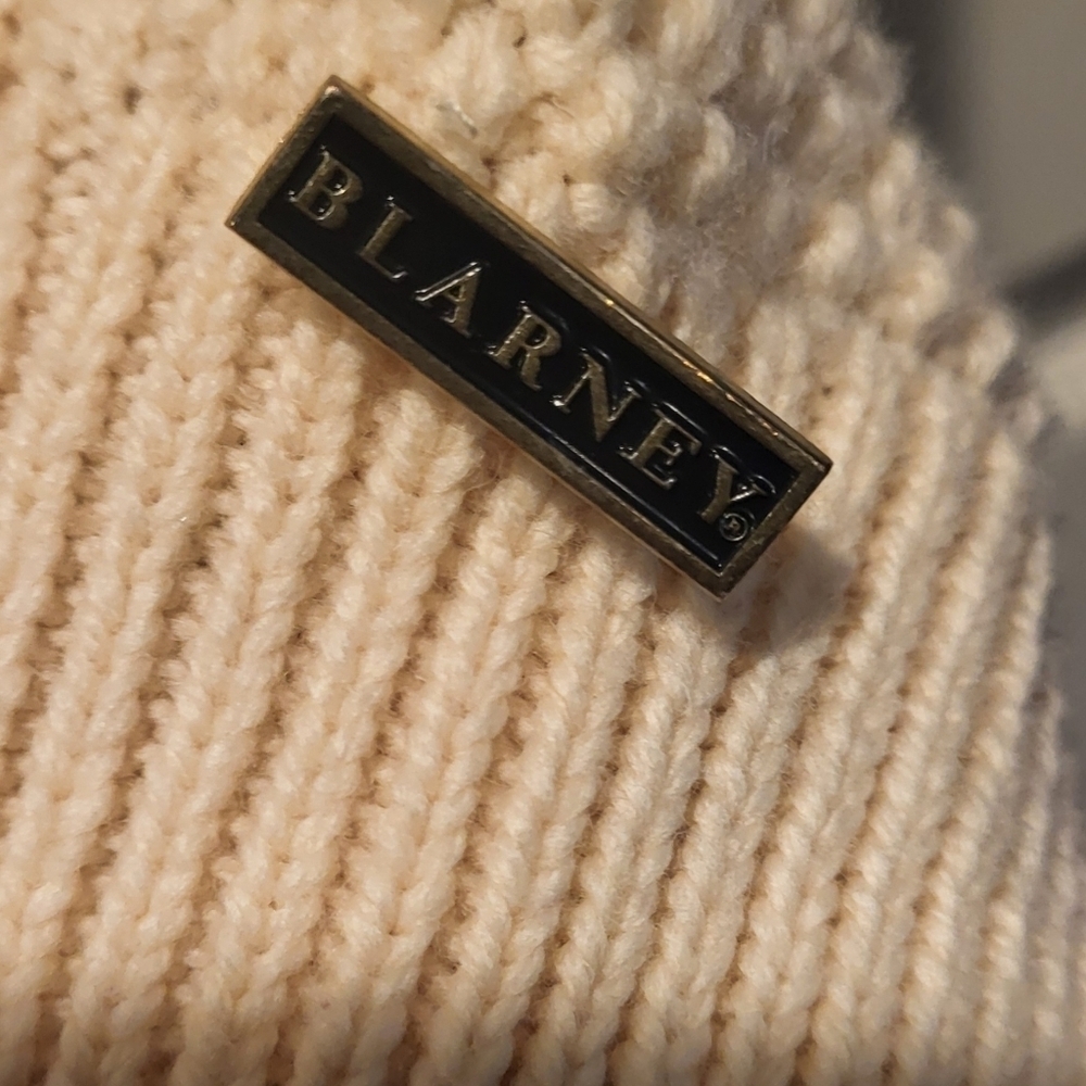 Blarney's Cable Knit Aran Cream Merino Wool Poncho/Cape with buckle details! - Picture 6 of 8